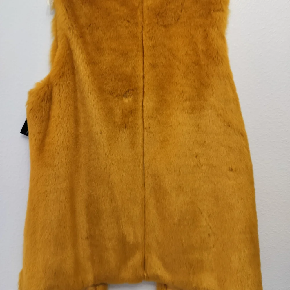MARC NY Andrew Marc Faux Fur Golden Color Vest NWT - Picture 2 of 8